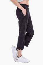 Load image into Gallery viewer, Graphene-Blend Capri Active Pants