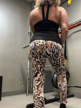 Load image into Gallery viewer, Spring Leopard Leggings