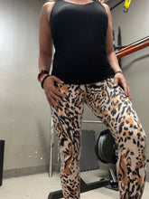 Load image into Gallery viewer, Spring Leopard Leggings
