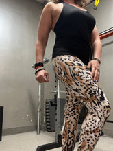 Load image into Gallery viewer, Spring Leopard Leggings