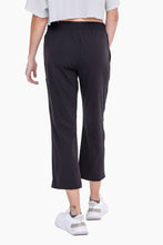 Load image into Gallery viewer, Graphene-Blend Capri Active Pants