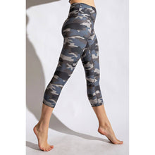 Load image into Gallery viewer, CAMO PRINT CAPRI LEGGINGS
