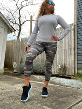 Load image into Gallery viewer, CAMO PRINT CAPRI LEGGINGS
