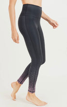 Load image into Gallery viewer, Leopard Ombré Tip leggings
