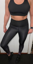 Load image into Gallery viewer, Leopard Ombré Tip leggings
