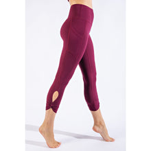 Load image into Gallery viewer, CAPRI KEYHOLE YOGA LEGGINGS
